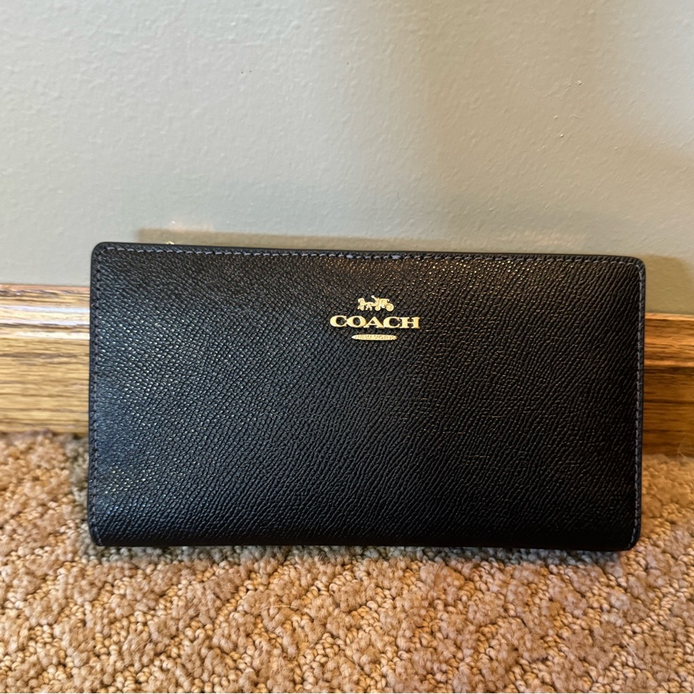 Coach Slim Zip Black Wallet - like new